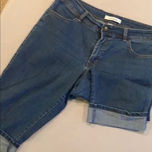 Croft and barrow stretch Capri size 16